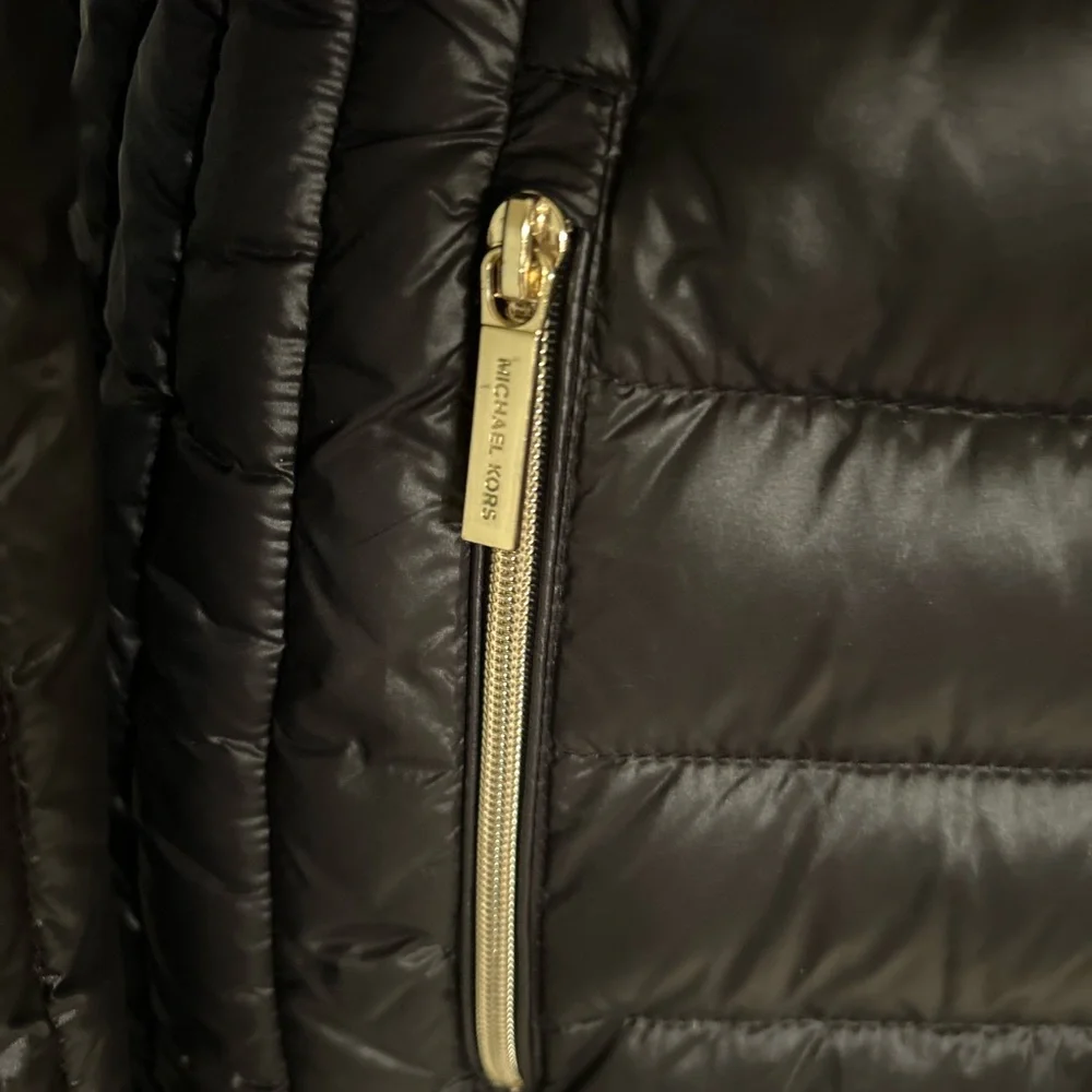 BEAUTIFUL & SOFT! Michael Kors Black Packable Hooded Down Jacket S gold hardware - Picture 5 of 11